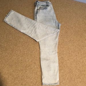 light wash mom jeans